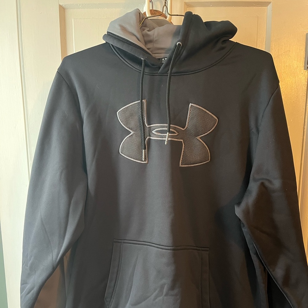 Slightly Used Under Armour Black XL hooded sweatshirt.